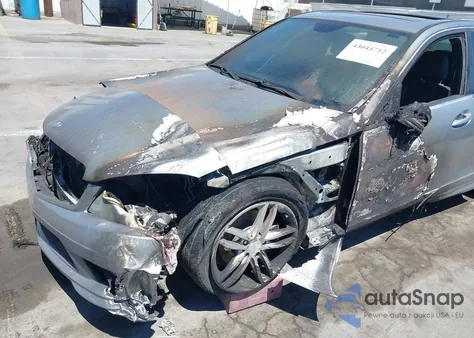 2010 Mercedes-Benz C 300 Luxury/Sport z USA, uszkodzony, nr VIN WDDGF5EB8AR105375